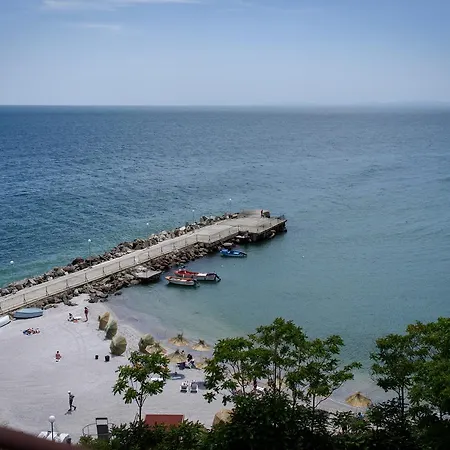 Ianis Paradise Къща за гости 3*