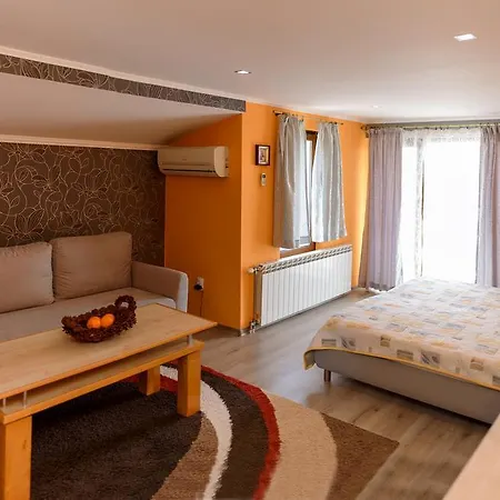 Къща за гости Ianis Paradise