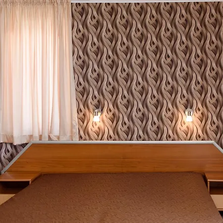 Ianis Paradise Къща за гости 3*