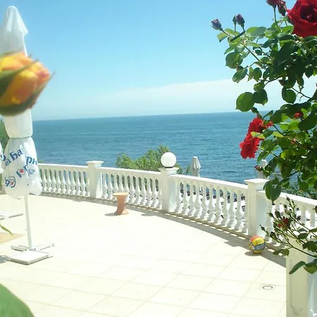 Ianis Paradise Guest house