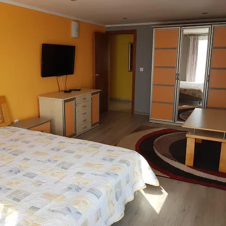 Ianis Paradise בית הארחה