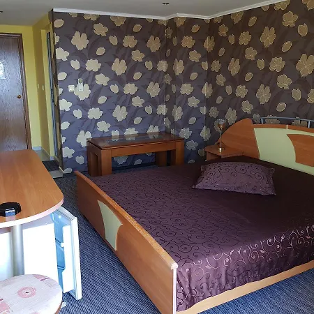 Guest house Ianis Paradise 3*