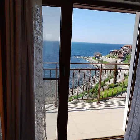 Ianis Paradise 3*