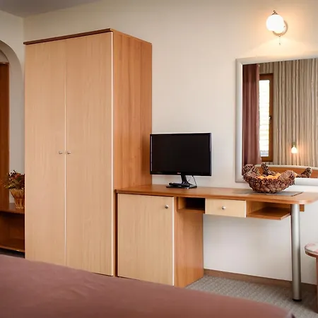 Guest house Ianis Paradise 3*