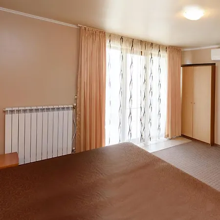 Ianis Paradise Pensión