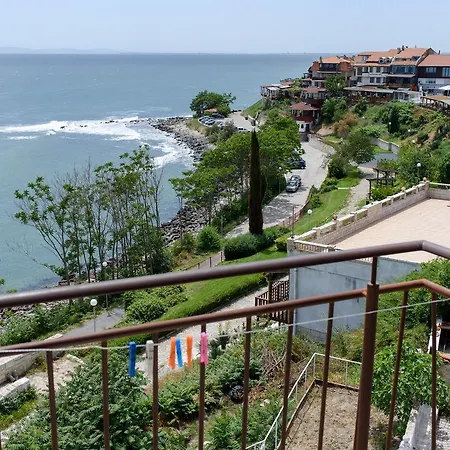 Guest house Ianis Paradise 3*